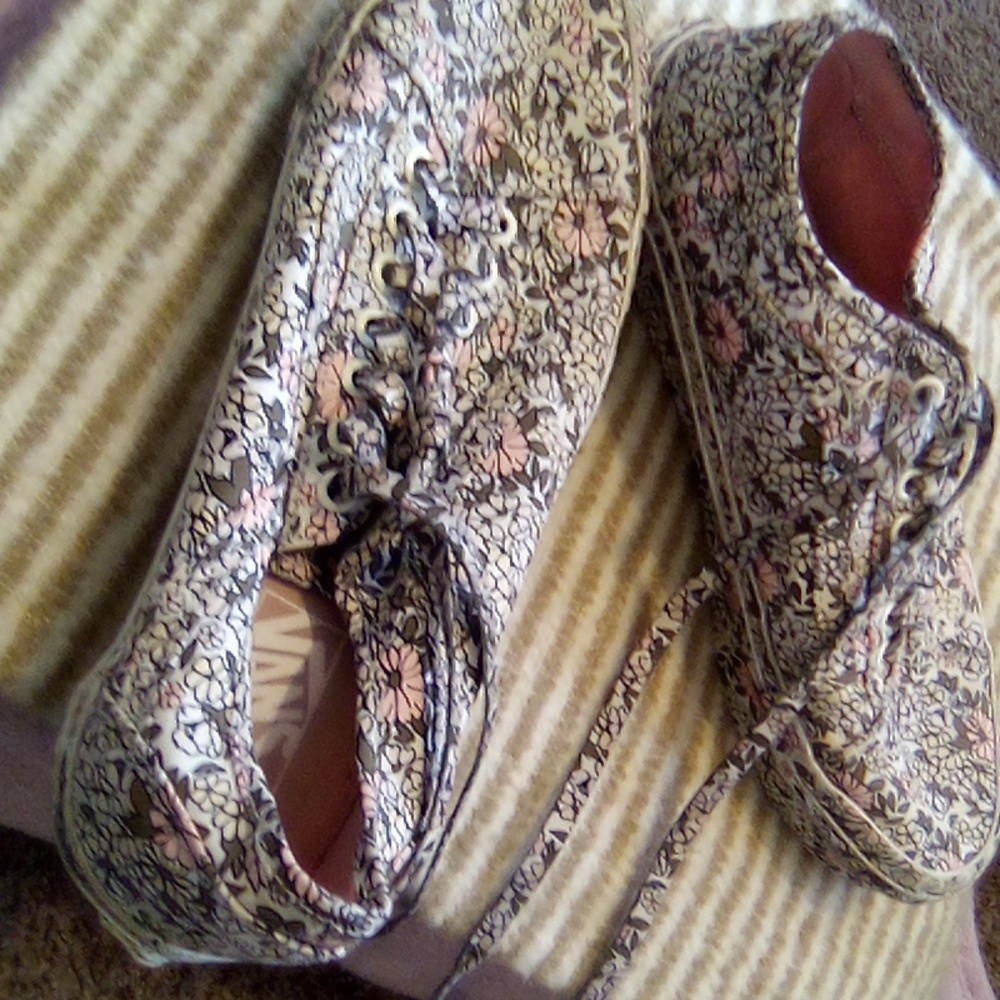 Vans - Picture 2 of 3